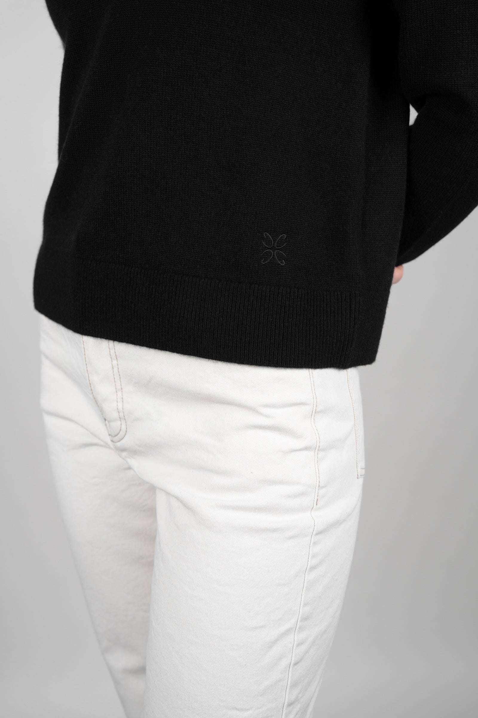 Grace Polo Genser – Sort